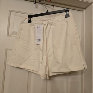 CRZ YOGA Women's Cream Athletic Shorts